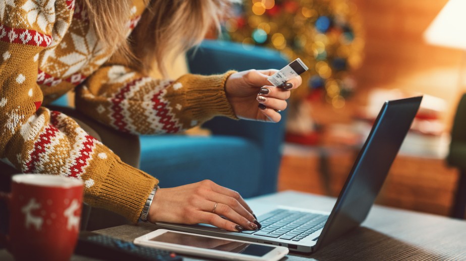 woman online shopping
