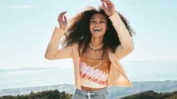 The lead image is a promotional shot of a woman in American Eagle clothes.