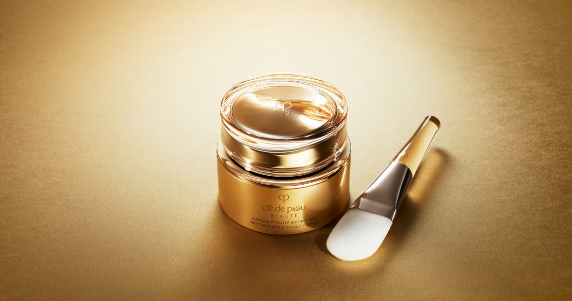 The header image shows a Clé de Peau Beauté product with an applicator.