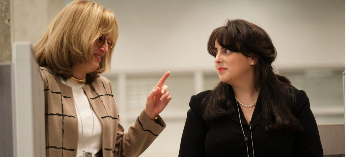 Impeachment: American Crime Story "Exiles” Episode 1 (Airs Tuesday, September 7) -- Pictured: (l-r) Sarah Paulson as Linda Tripp, Beanie Feldstein as Monica Lewinsky. CR: Tina Thorpe/FX