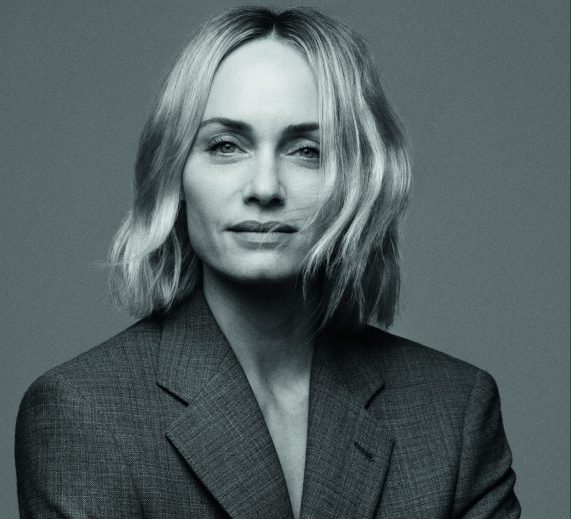 Photograph of Amber Valletta.