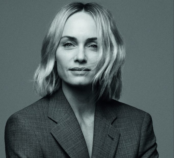 Photograph of Amber Valletta.