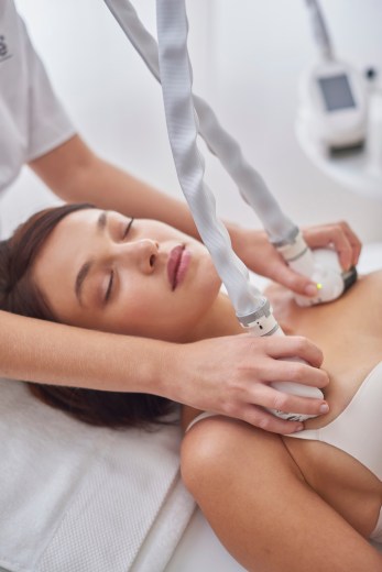 Glossy Pop Newsletter: 'That girl' doesn't just get facials, she gets lymphatic drainage massages (and we know where she goes)