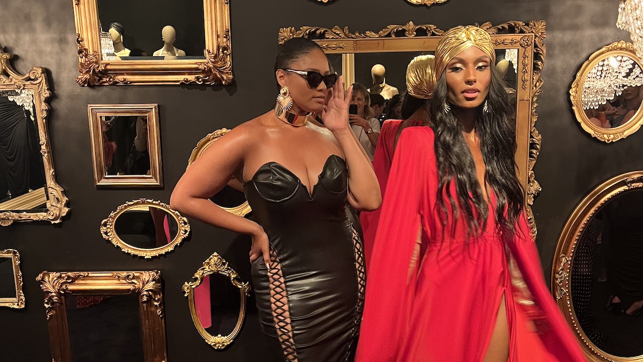 NYFW Tóm tắt: Các nhà thiết kế đấu tranh để đạt được sự cân bằng giữa sáng tạo và thương mại NYFW Tóm tắt: Các nhà thiết kế đấu tranh để đạt được sự cân bằng giữa sáng tạo và thương mại