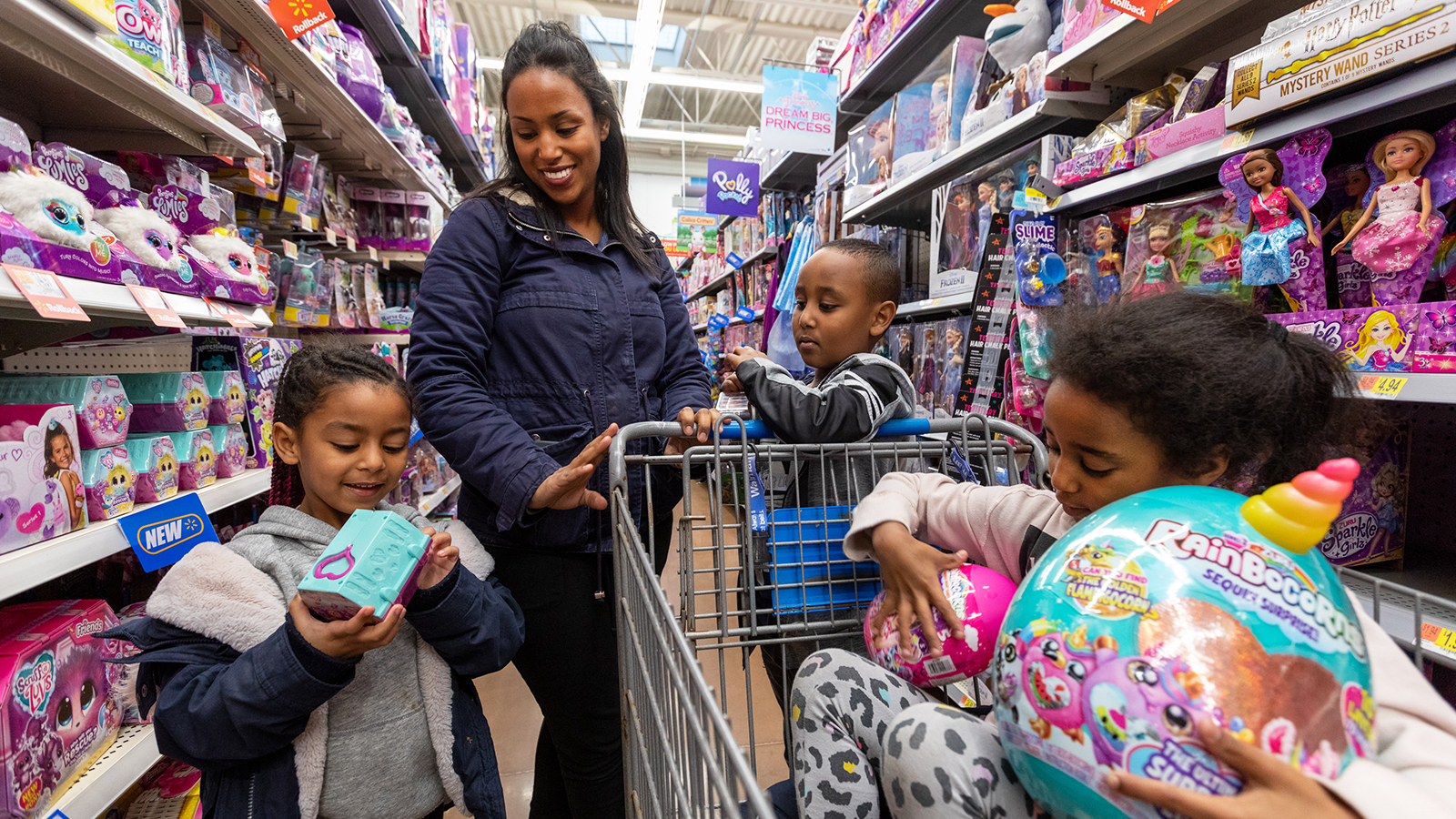 People flock to malls to kick off holiday shopping season