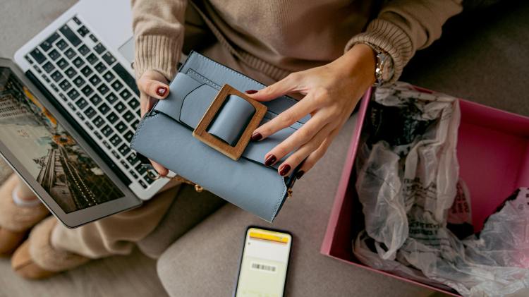 reflecting themes of cross-selling and targeted product offerings in e-commerce.